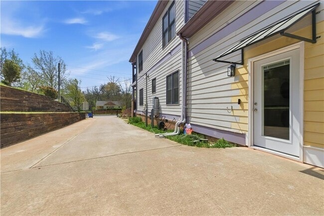 Photo - 850 Ormewood Ave SE