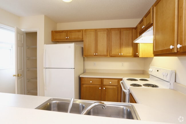 2BR, 2.5BA - 1050 SF- Kitchen