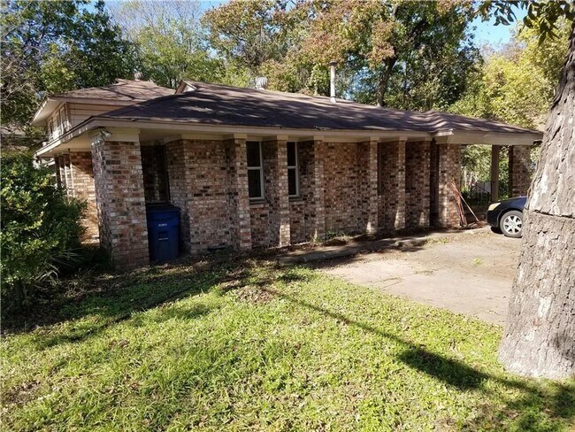 Building Photo - 4500 Avenue D Unit #B