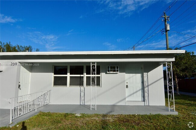 Building Photo - 209 SW 14th St Unit 2 Rental