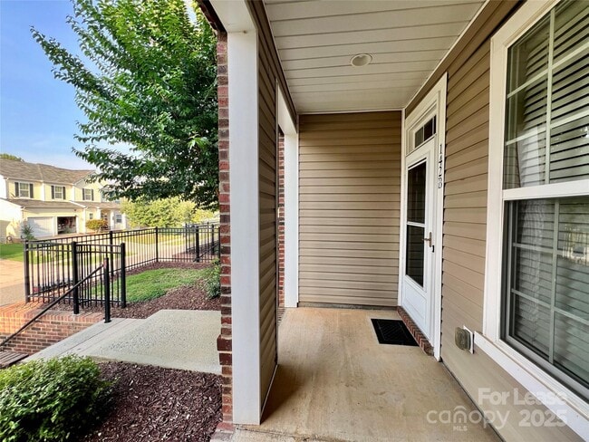 Photo - 142 Silverspring Pl