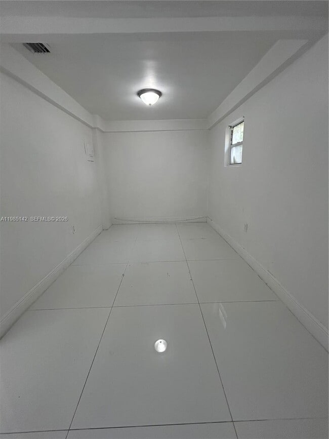 Photo - 551 NW 41st St Unit 4