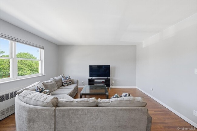 Photo - 59-17 Kissena Blvd Unit 3FL