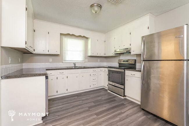 Photo - 1670 Village Pl