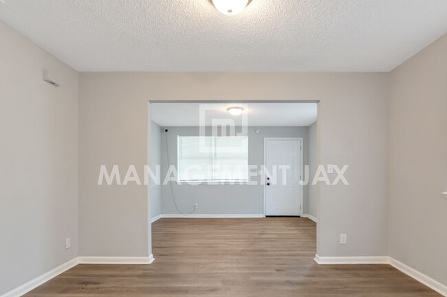 Photo - 1417 W 23rd St