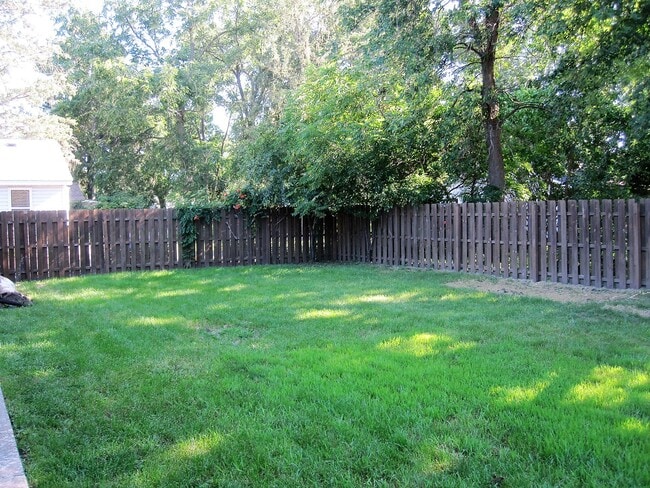 Building Photo - 376 S Pierson Ave Rental