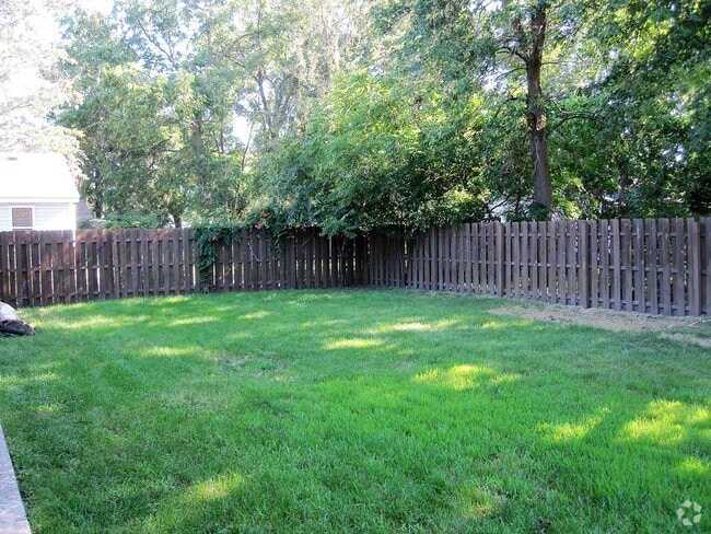 Building Photo - 376 S Pierson Ave Rental