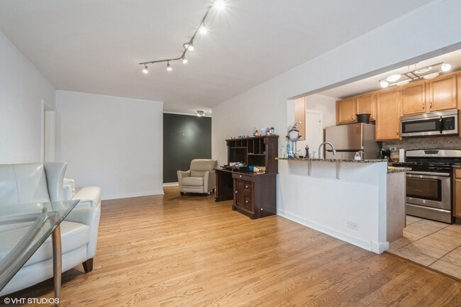 Photo - 1224 W Chase Ave Unit 1F