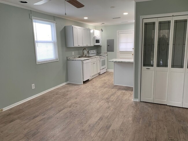 Photo - 614 N Tremont Dr