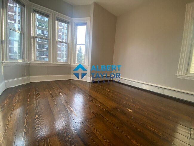 Photo - 1568 Tremont St