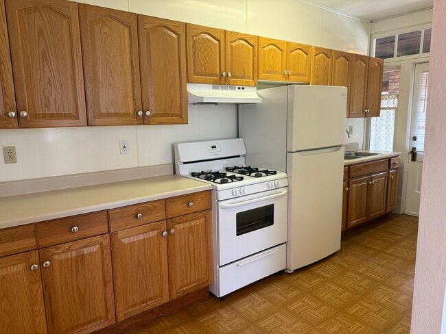 Photo - 261 E 6th St Unit D