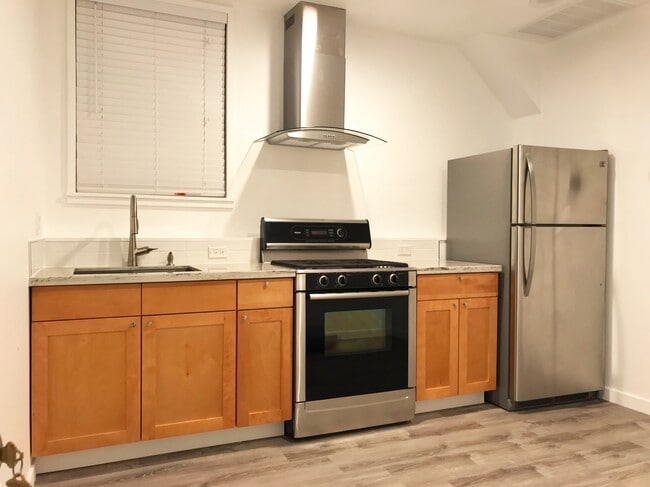 Photo - 925A Southgate Avenue