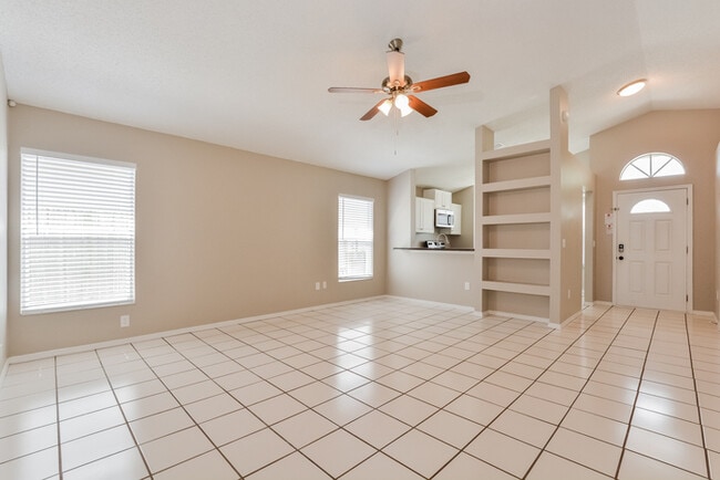 Photo - 1121 Shoshanna Dr