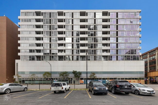 Building Photo - 630 N Franklin St Unit 908 Rental