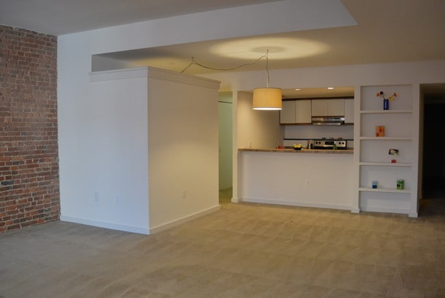 Photo - Bank Street Court