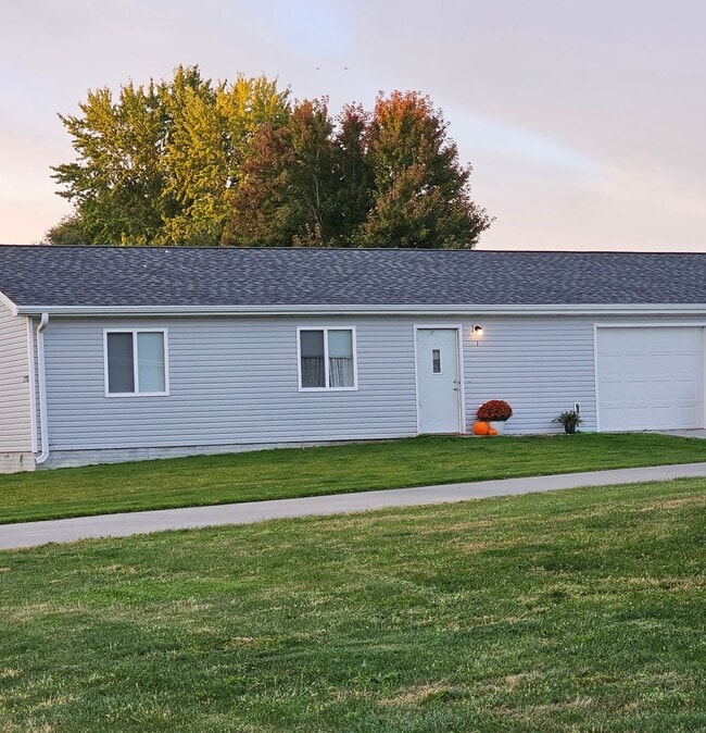 Building Photo - 3-bedroom, 2-bathroom, 1 car garage apartment Unit #1