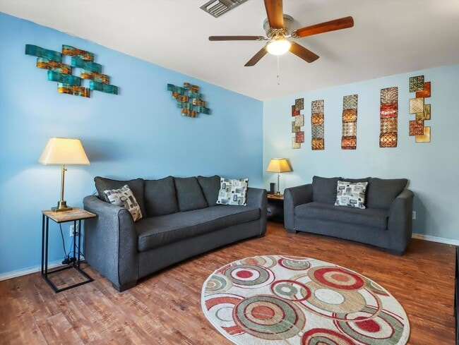 Building Photo - 428 East Bluff Unit 1