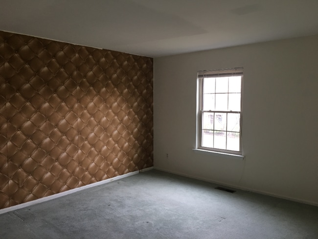 Photo - 140 Longfield Ct