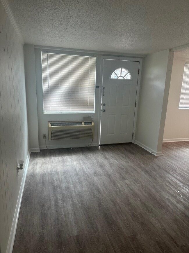 Photo - 210 W 8th Ave