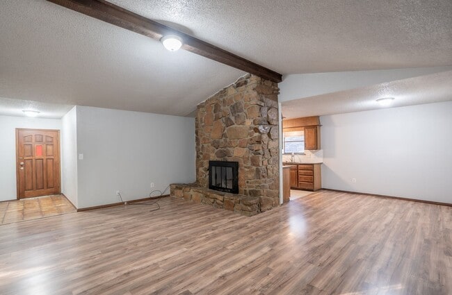 Photo - Great Location 3 Bed 2 Bath Home For Rent