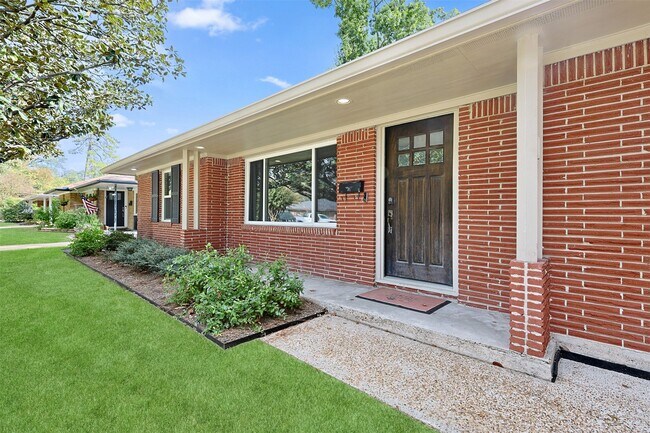 Photo - 2015 Woodcrest Dr