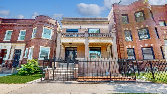 Photo - 6227 S Langley Ave Unit 2