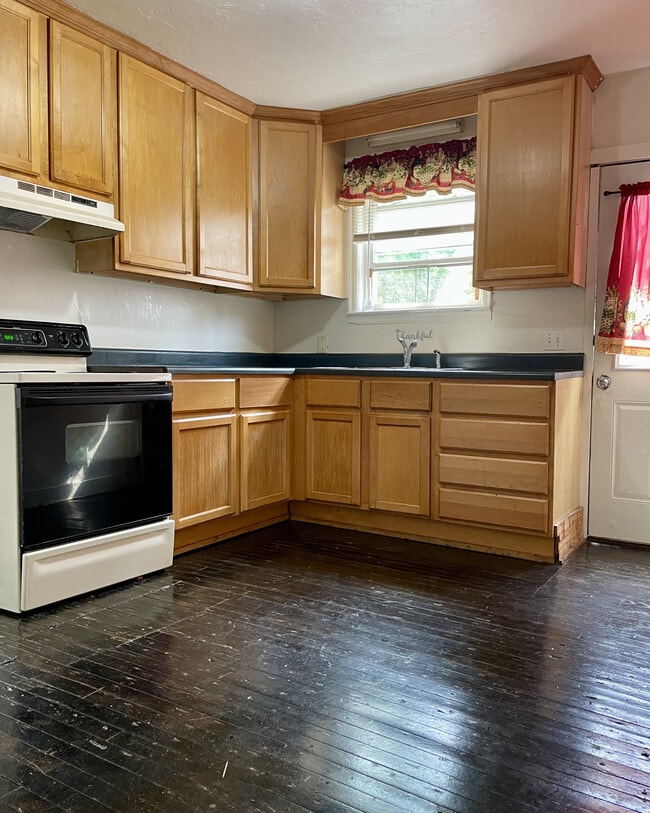 Building Photo - 208 W 14th St Unit #2