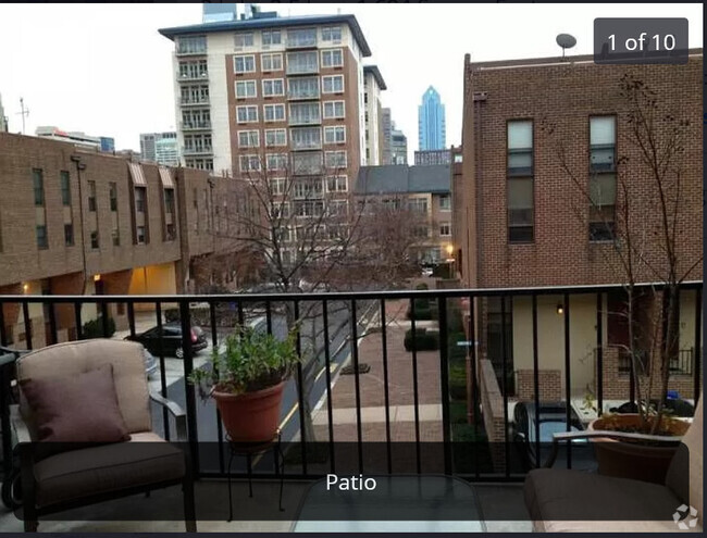 Large Balcony - 1910 Nectarine St Rental