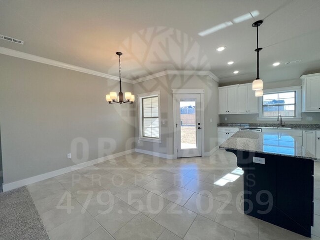 1904 E Hudson Dr