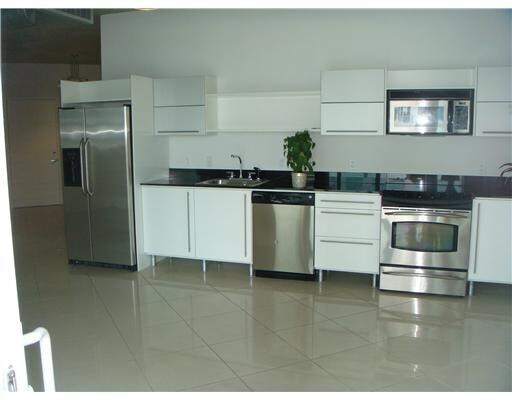 Building Photo - 690 SW 1st Ct Unit 1427