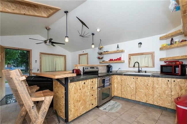 Photo - Cozy Downtown Cottage