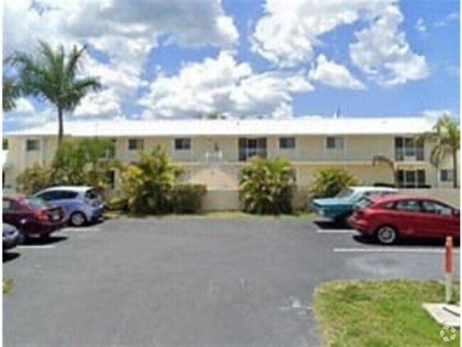 Building Photo - COMING SOON! 2 Bedroom 2 bath 1st Floor Ap... Rental