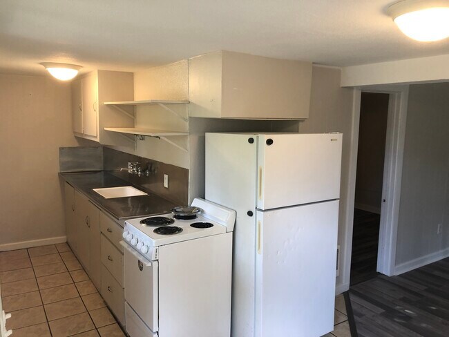 Building Photo - 1535 Madrona Point Unit B