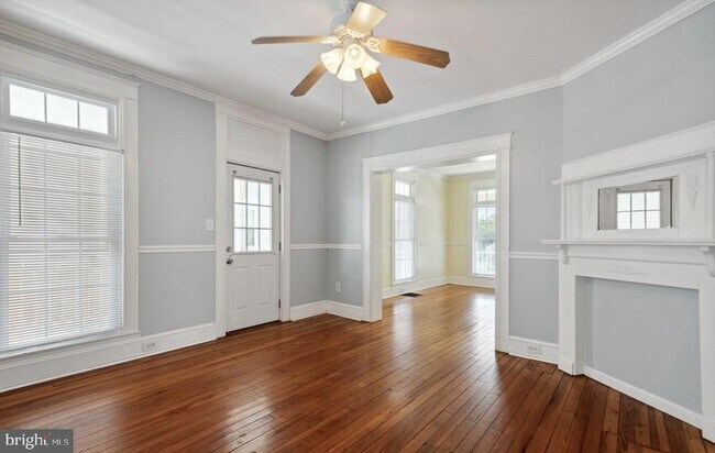 Photo - 6011 Falls Rd