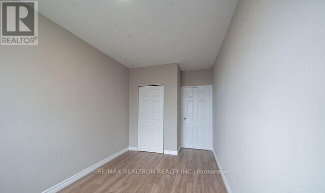 Photo - 468 Ottawa St N Unit 334D