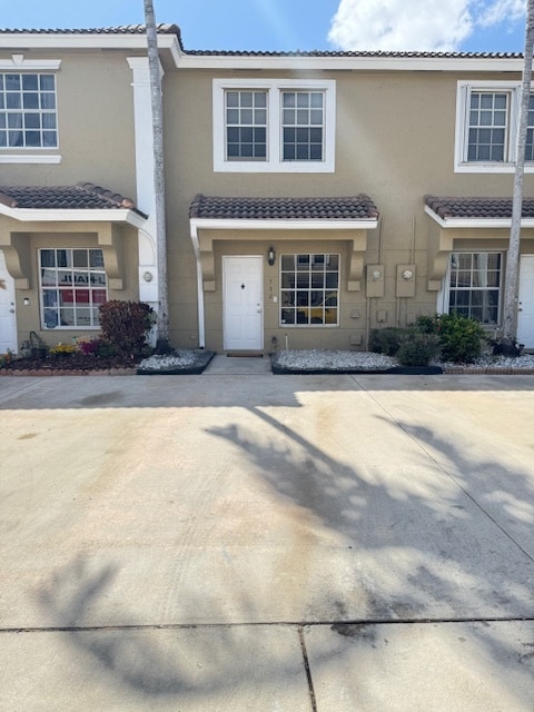 Front - 752 SW 122nd Ter (Pembroke Pines, FL)