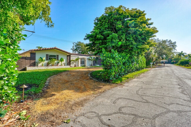 Photo - 711 SW 25th Pl