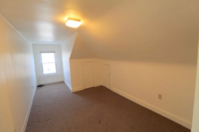 Photo - Studio apartment next to EMU for rent! - 1131-A Shenandoah St.