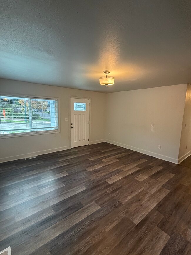 Photo - 7511 37th St W