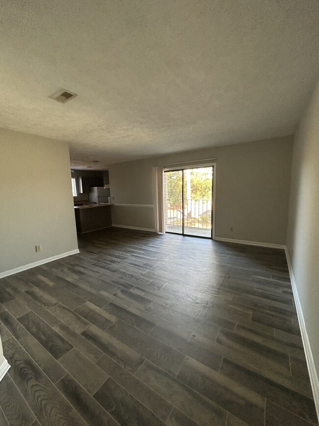 Photo - 945 Applewood Ln