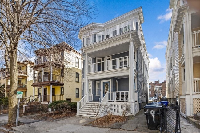Photo - Large Unit on Coolidge Corner, Eat-in Kitchen Laundry on a Site, Parking for Rent, Big Bedrooms, ...