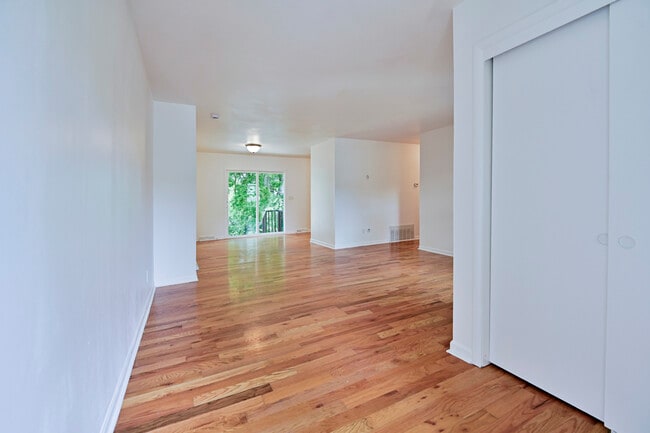Living Room-Dinette - 8770 W 79th Cir Unidad 8770
