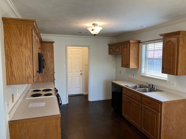 Photo - 3 Bed 2 Bath Home