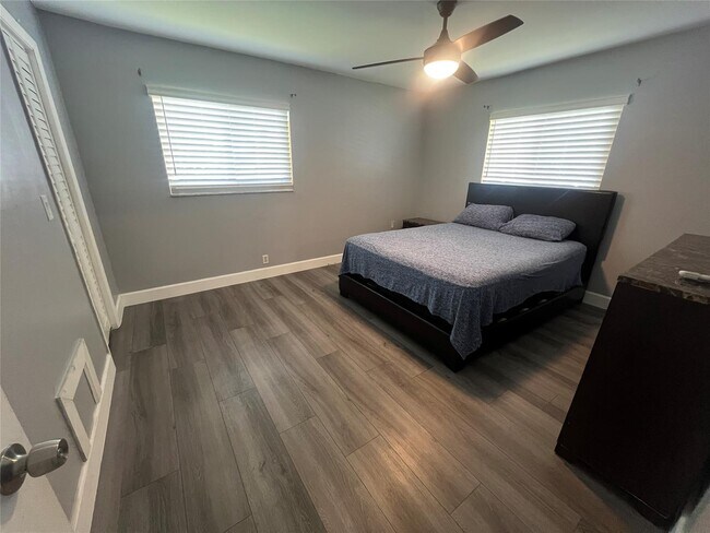 Photo - 7975 NW 8th St