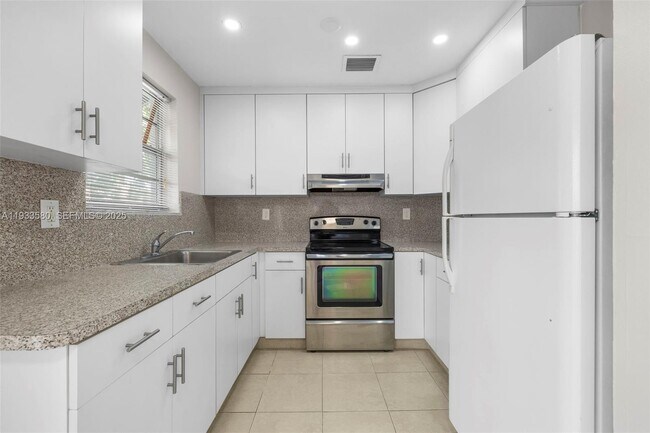 Photo - 85 W 24th St Unidad 85