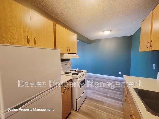 Photo - 10140-10156 156 St NW Unit Christina Manor