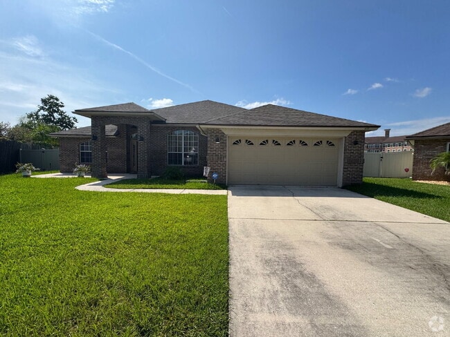 Building Photo - 4 bedroom 2 bath home with large fenced in...