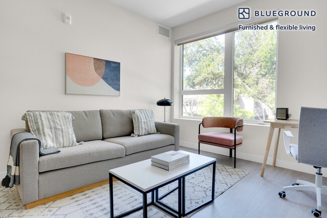 Building Photo - 1545 San Antonio St Rental