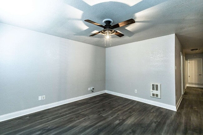 Photo - Cute 3 Bedroom 1 bathroom Home