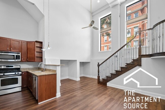Building Photo - 2701 W Augusta Blvd Rental